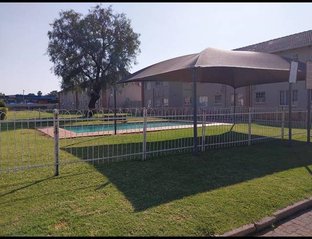 3 BEDROOM APARTMENT FOR SALE IN BOKSBURG WEST